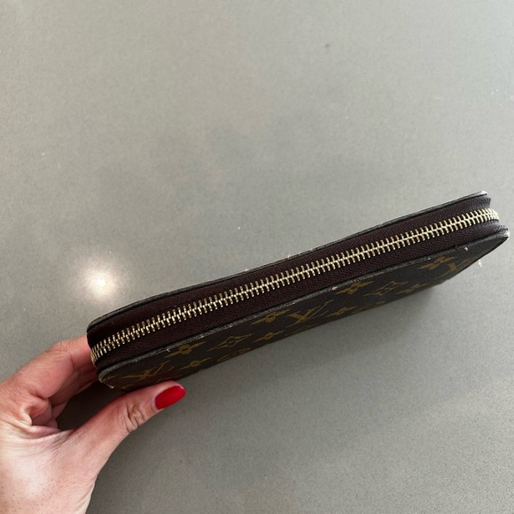 LV Zippy Wallet - Picture 8 of 9